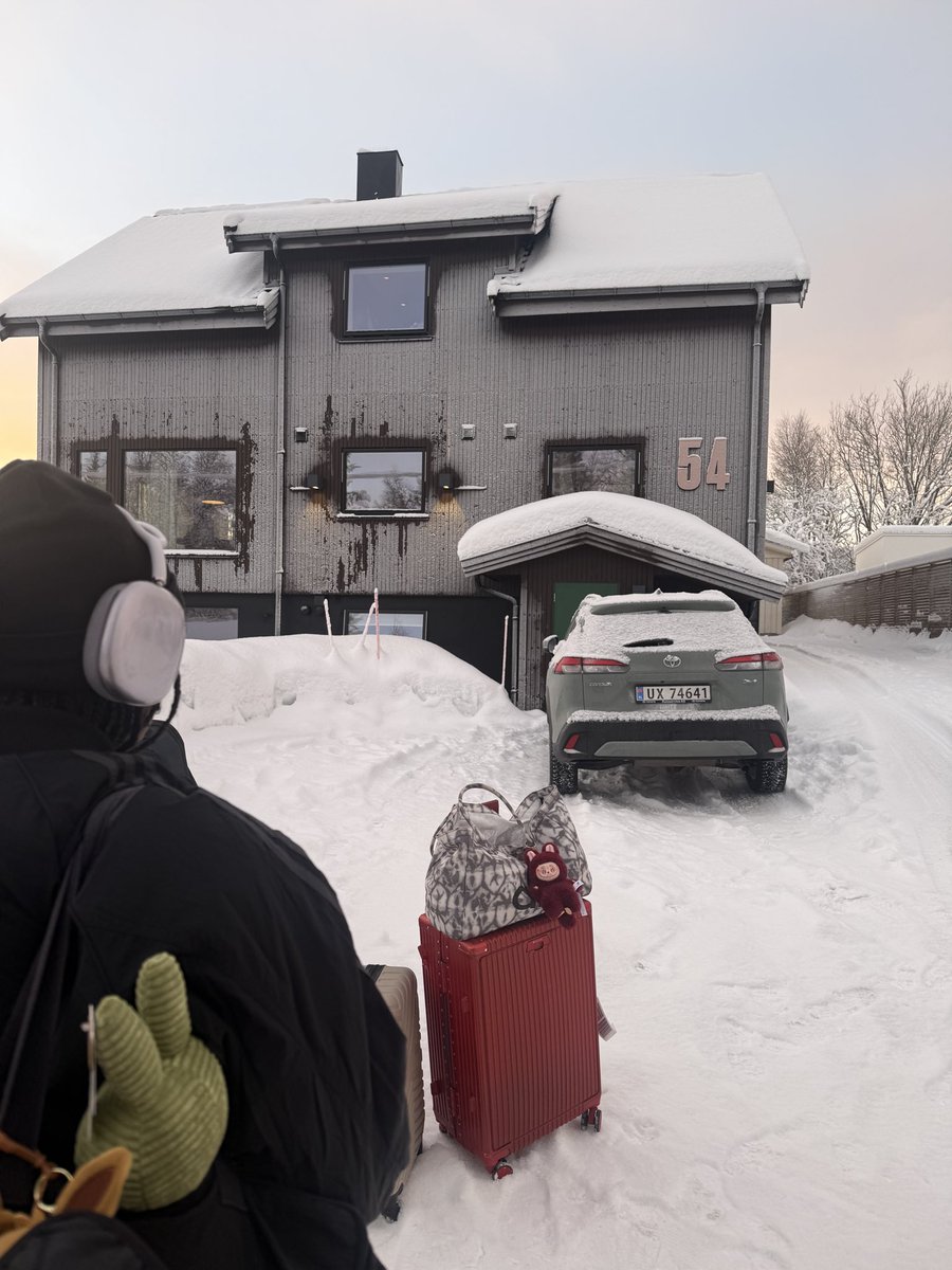 champagnesixtine🥂 (@emnlsghost) on Twitter photo 