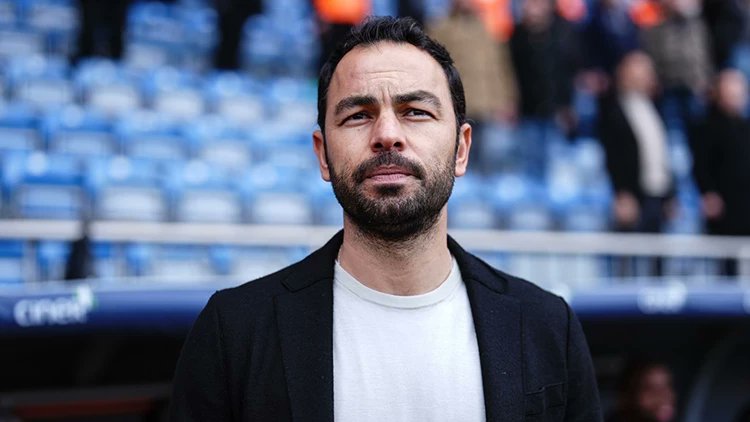 Galatasaray maçında aslan kesilen, sahanın her yerinde pres yapan o takımdan eser yok. Bu akşam sahada ne yaptığını bilmeyen, ruhsuz bir Kocaelispor var. 📉

Rakibe göre futbol oynamayı bırakın, kendi kimliğinizi sahaya yansıtın! 🚫

Senin de unutmayacağız Selçuk İnan!!! #KOCvFB