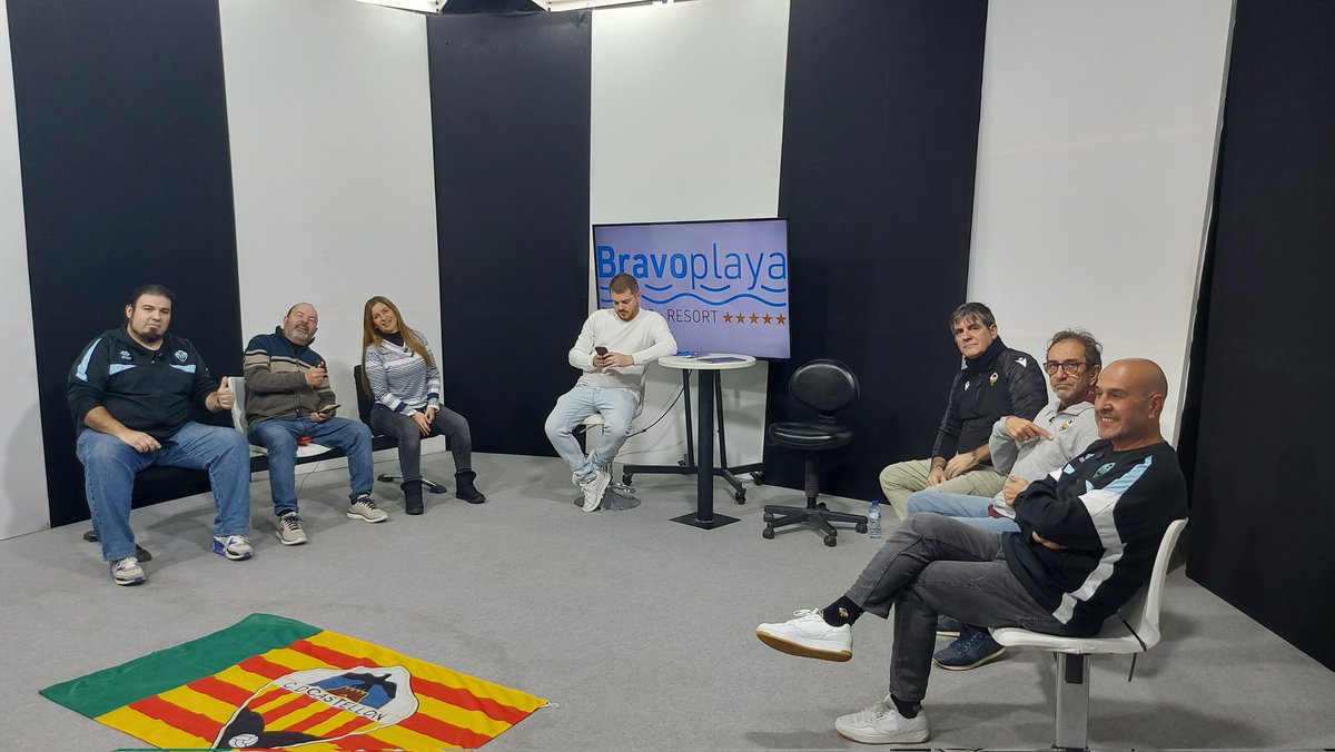 En 10 min estamos en directo!!
<a href="/HRenau1/">Hector Renau</a> 
<a href="/SabriLlorens/">Sabri</a> 
<a href="/llaves75/">Llaves</a> 
<a href="/GresaColon/">XimoGresaColón</a> 
<a href="/igomezcs/">Isaac Gómez</a> 
<a href="/ertitofeli/">felix franco pomares</a> 
<a href="/emiliodens/">Emilio Marqués Macián</a> 
Y santi!!