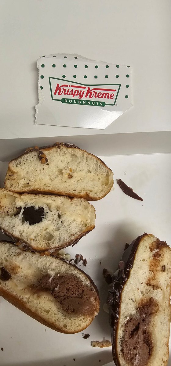 SheikhAQ7's tweet photo. @krispykremeUK @krispykremeUK clearly shrinkflation is something you lot have started. £12.99 for 4 doughnuts and that's the filling. Absolute joke! 😡🤬 https://t.co/a4gZFaq7vR