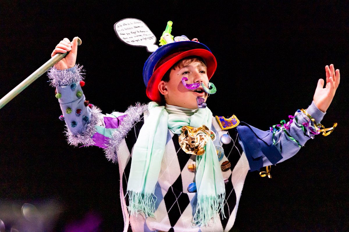 🎭 El romancero infantil ‘El poeta majareta de la malagueta’ <a href="/romancerodeMomo/">Romancero de Momo</a> termina su repertorio en las tablas del Cervantes

📲 youtube.com/live/EG43PwkbA…

#COACMLG #CarnavalMLG