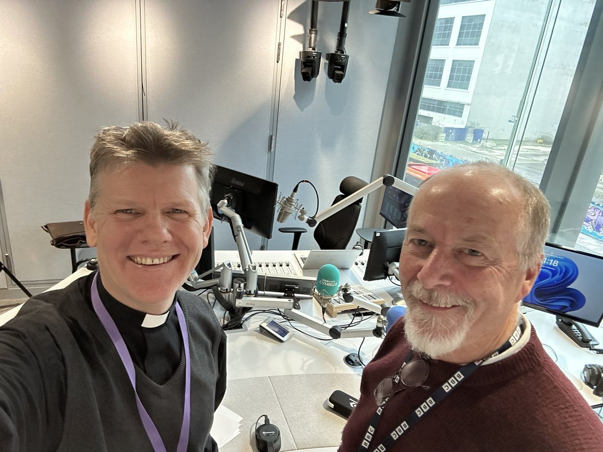 trystan_hughes's tweet photo. Recorded a service on themes in my new book “To Hell’s Mouth and Back” for BBC Radio Cymru this morning.

Nes i recordio oedfa ar themâu yn fy llyfr newydd “Trwy’r Anialwch” y bore ma i BBC Radio Cymru. Mi fydd o’n cael ei ddarlledu Dydd Sul yma ac wedyn ar gael ar BBC Sounds. https://t.co/8Y7hgEBQXa