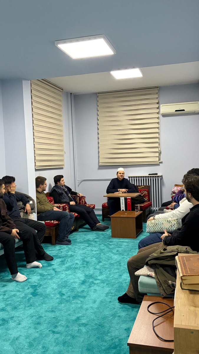 Her hafta Pazartesi ve Perşembe günleri gerçekleştirdiğimiz “Velhasıl Sohbetleri” kapsamında bu akşam Dr.Öğr.Üyesi Merzuk GRABUS Hocamızla bir araya geldik. 

Beraat gecemiz mübarek olsun 🌙 
#VelhasılSohbetleri 
#TügvaBalıkesir