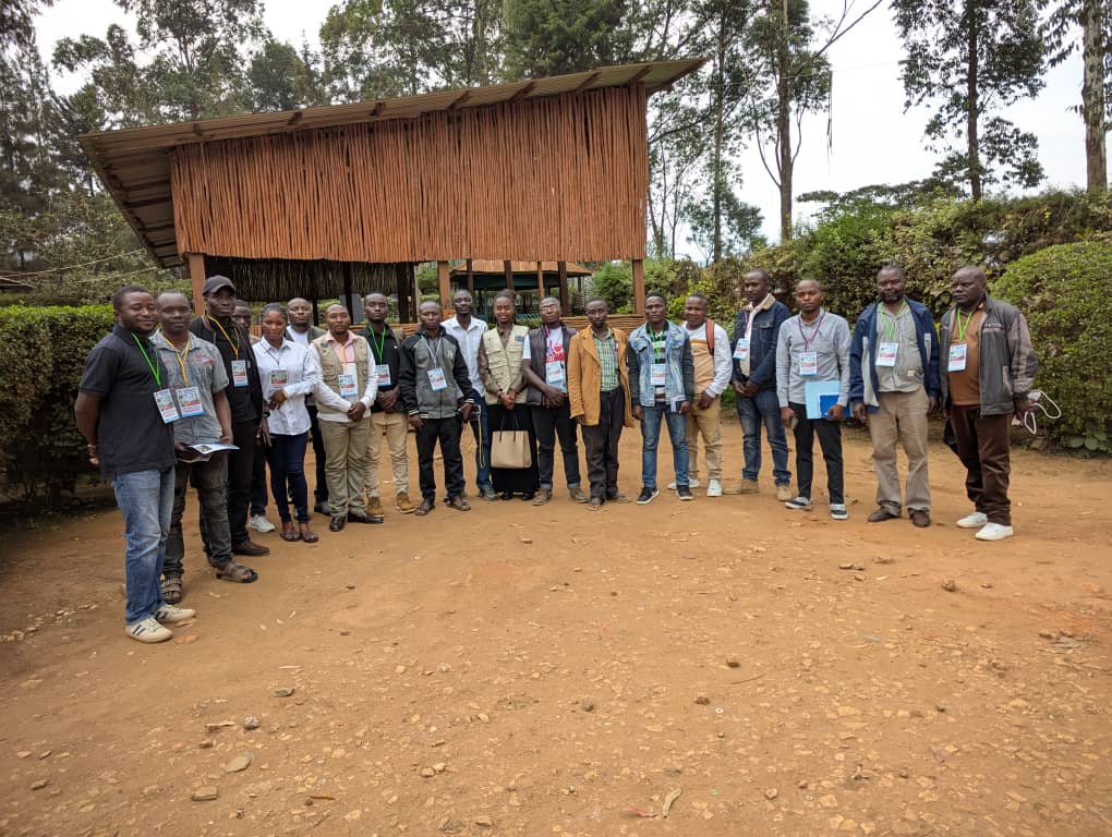 La formation nous transforme et nous redonne un nouveau statut.
Après une formation accélérée dans la collecte des données par 'long AVAO désormais mukonzo s'appelle expert.

Pour mukonzo l'utilisation de l'outil kobocolllect ne sera plus problème.
Merci a L'ong  AVAO RDC