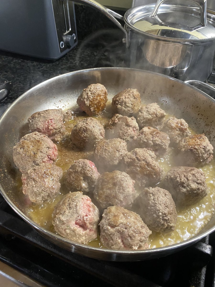 AggroCraig3's tweet photo. @warrior19RN Making more meatballs and gravy tonight https://t.co/DB8S6e22aT