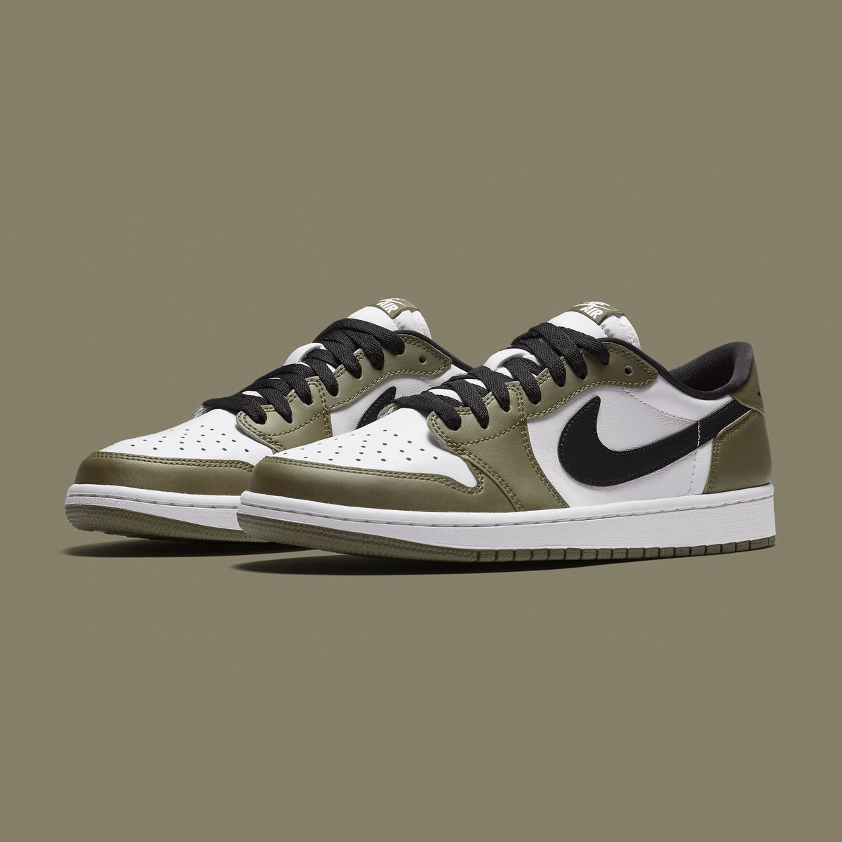 sneakerholicbee's tweet photo. Air Jordan Retro 1 Low "Medium Olive"

JD sports
https://t.co/a16RZuBoA5

Finish Line
https://t.co/2Big0Z7aFd

WSS
https://t.co/Lss7Eh0MTY https://t.co/15FvILWb6k