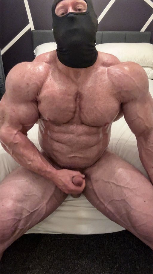 THE MASKED BODYBUILDER 💪🏽 tweet media