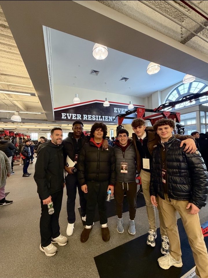 StevenEscano27's tweet photo. Thank you to @Coach_Mul ,@BrownHCPerry and the coaching staff at Brown for the tour of what Brown is all about. Learned a lot about @brownu at the Junior day. 

@hopwood_rj @CoachAlexCoombs @AboutUOutreach @Coachlanese13 https://t.co/PPxjneO5sO
