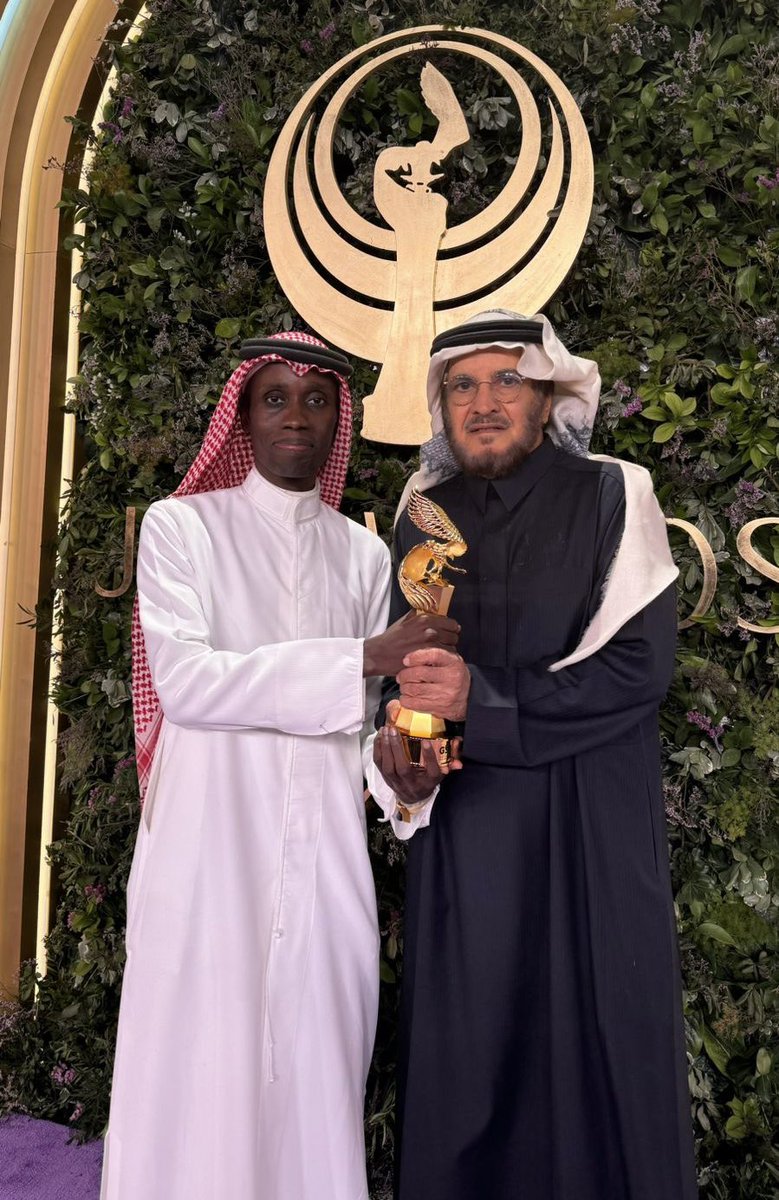 ahamed_abusamra's tweet photo. الفرق بين الصورتين 20 سنة
مع الكابتن #صالح_العريض 

الزمن يمر، والمحبة تكبر، والأثر يبقى 🙏 https://t.co/Md6Rw0GJ5j