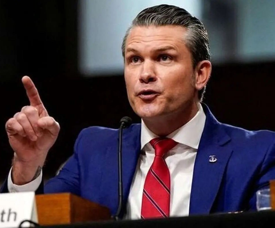 💥وزیر جنگ آمریکا: به ایران می‌گویم فورا وارد مذاکرات شود در غیر این صورت ما گزینه‌های دیگری در اختیار داریم!