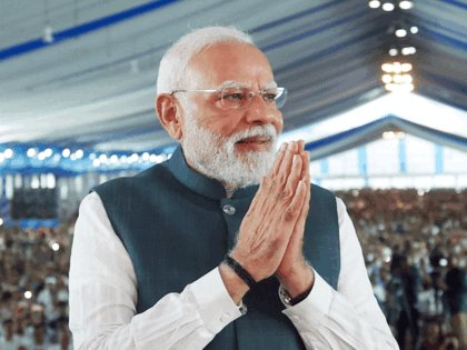 anitaklab's tweet photo. BJP को UGC का आक्रोश समझना होगा....

Epstein files के नाम पर कांग्रेस लगातार PM पर हमलावर है, उनके गंदे वीडियो बनाकर वायरल किए जा रहे हैं...
लेकिन
BJP का IT सेल उनका रत्तीभर की काउंटर नहीं कर पा रहा है..!

जो लोग निस्वार्थ भाव से BJP विरोधी नैरेटिव को ध्वस्त करते थे, वो UGC के गुस्से में चुप बैठ गए हैं....

- बजट सत्र के शुरू होने पर वंदेमातरम का अपमान हुआ लेकिन BJP इसे मुद्दा नहीं बना सकी
- बजट पेश हुआ लेकिन सोशल मीडिया पर कोई बज नहीं बन सका
- PM मोदी की इमेज पर हमले हो रहे हैं लेकिन BJP इसका काउंटर नहीं कर पा रही है....

अन्यथा जो लोग UGC के नाम पर BJP से नाराज हैं, वो नाराज न होते और कांग्रेस या विदेशी ताकतें PM पर ऐसे हमले करती तो अभी तक ये लोग सोशल मीडिया को धुआं धुआं कर दिए होते....

UGC विरोधी सवर्ण समाज किसी जाति या वर्ग का विरोध नहीं कर रहा है, वो सिर्फ समानता की मांग कर रहा है कि कानून ऐसा बनाओ जो सभी पर समान रूप से लागू हो न कि कानून बना ही नीति पर हो कि एक वर्ग पहले से ही शोषक माना जाएगा...!!!

हालांकि एप्सटीन फाइल्स की आड़ में PM मोदी के चरित्र हनन का विरोध करती हूँ ...! 
लेकिन एक सच ये भी है कि PM मोदी के प्रति पूर्ण समर्पित रहा बड़ा वर्ग उनकी पार्टी से नाराज है और इसका सीधा असर नैरेटिव वार और इन्फॉर्मेटिव वार पर पड़ रहा है, मोदी विरोधी ड्राइविंग सीट पर हैं और BJP ताकत से काउंटर नहीं कर पा रही है....