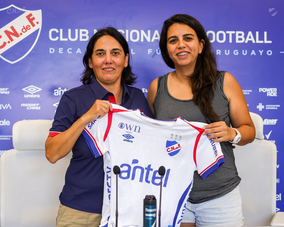 CNdeFfemenino's tweet image. 𝗙𝗶𝗿𝗺𝗼́ 𝘀𝘂 𝗰𝗼𝗻𝘁𝗿𝗮𝘁𝗼 ✍🏼

Paula Navarro estuvo en el Primer Estadio de la Copa del Mundo y selló su vínculo con el Decano.

¡Vamos Nacional! 🔵⚪️🔴