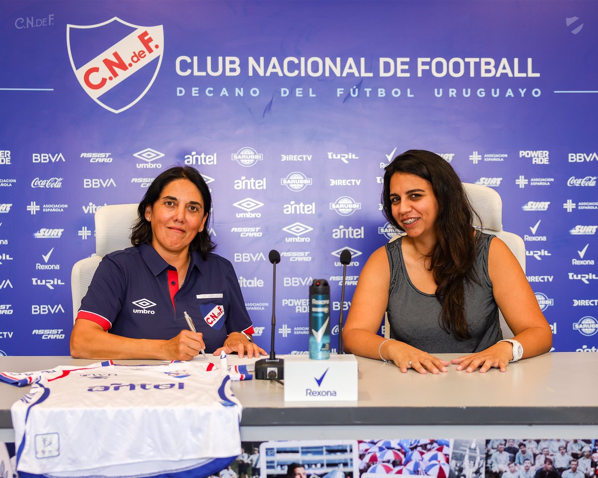 CNdeFfemenino's tweet image. 𝗙𝗶𝗿𝗺𝗼́ 𝘀𝘂 𝗰𝗼𝗻𝘁𝗿𝗮𝘁𝗼 ✍🏼

Paula Navarro estuvo en el Primer Estadio de la Copa del Mundo y selló su vínculo con el Decano.

¡Vamos Nacional! 🔵⚪️🔴