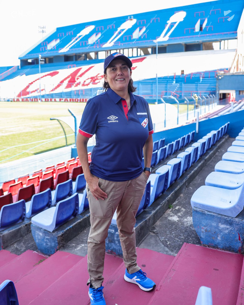 CNdeFfemenino's tweet image. 𝗙𝗶𝗿𝗺𝗼́ 𝘀𝘂 𝗰𝗼𝗻𝘁𝗿𝗮𝘁𝗼 ✍🏼

Paula Navarro estuvo en el Primer Estadio de la Copa del Mundo y selló su vínculo con el Decano.

¡Vamos Nacional! 🔵⚪️🔴