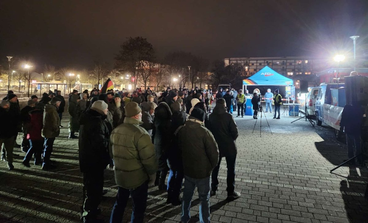 Wir sind heute wieder einmal zu Gast in #Wolfen (Nord). Für Frieden, Freiheit und echte Demokratie! Und für eine Verbesserung des Stadtbildes, der Sicherheit, Ordnung und Sauberkeit.

#Politikwende #NurNochAfD #LTW #LSA