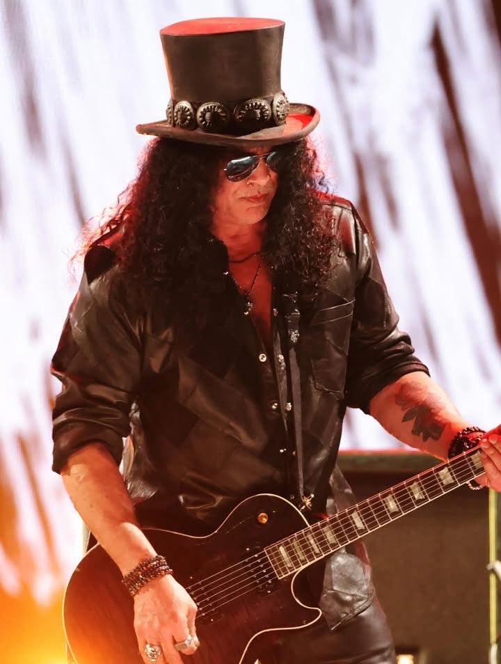 SlashArmyAUT's tweet photo. @Slash @PostMalone @RHCPchad @thisiswatt and @DuffMcKagan played a tribute to @OzzyOsbourne at the @RecordingAcad 😎😁✌️🤘🎩🎸
Photos: @kevinwinter
#slash #grammys #ozzy #tribute #thedirtybats https://t.co/LrW3fhezGG