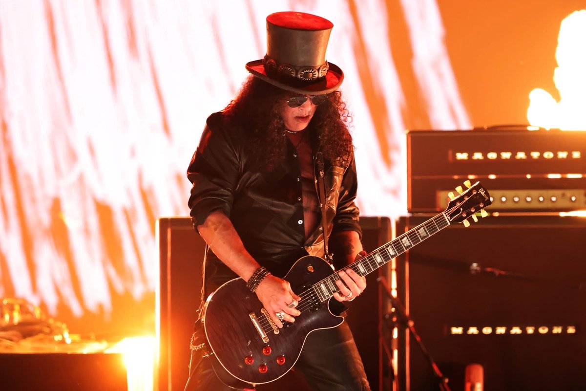 SlashArmyAUT's tweet photo. @Slash @PostMalone @RHCPchad @thisiswatt and @DuffMcKagan played a tribute to @OzzyOsbourne at the @RecordingAcad 😎😁✌️🤘🎩🎸
Photos: @kevinwinter
#slash #grammys #ozzy #tribute #thedirtybats https://t.co/LrW3fhezGG