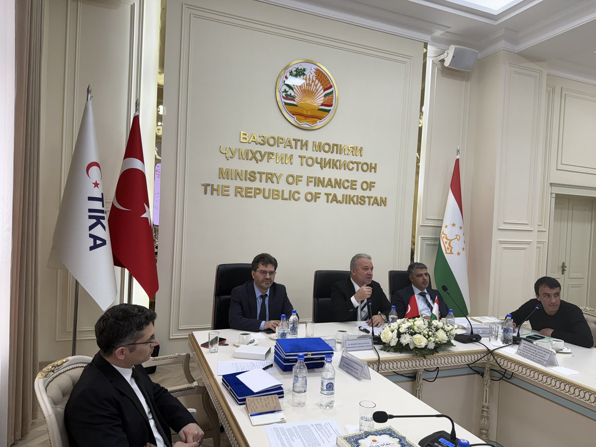 Tacikistan Maliye Bakanlığı ile <a href="/Tika_Tajikistan/">TiKA in Tajikistan</a> tarafından organize edebilen programın öğleden sonraki ilk oturumda İslami Finansın Gelişmekte Olan Ülkelere Katkıları ve Gelişmesinin Önündeki Engelleri anlattık.