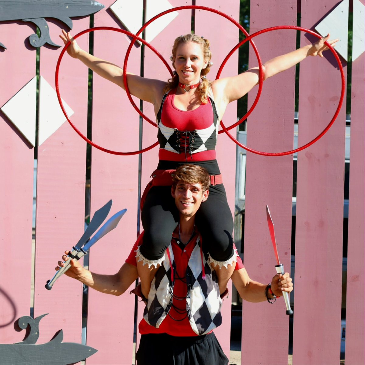 Meet the Courting Jesters at the Seahorse Stage! Ace dazzles with juggling, while Rosie wows with hula hoops. Their performance features acrobatics, comedy, and playful audience interaction! Don’t miss this mischievous love story!

#BayAreaRenaissance #ExploreBayArea #Huzzah