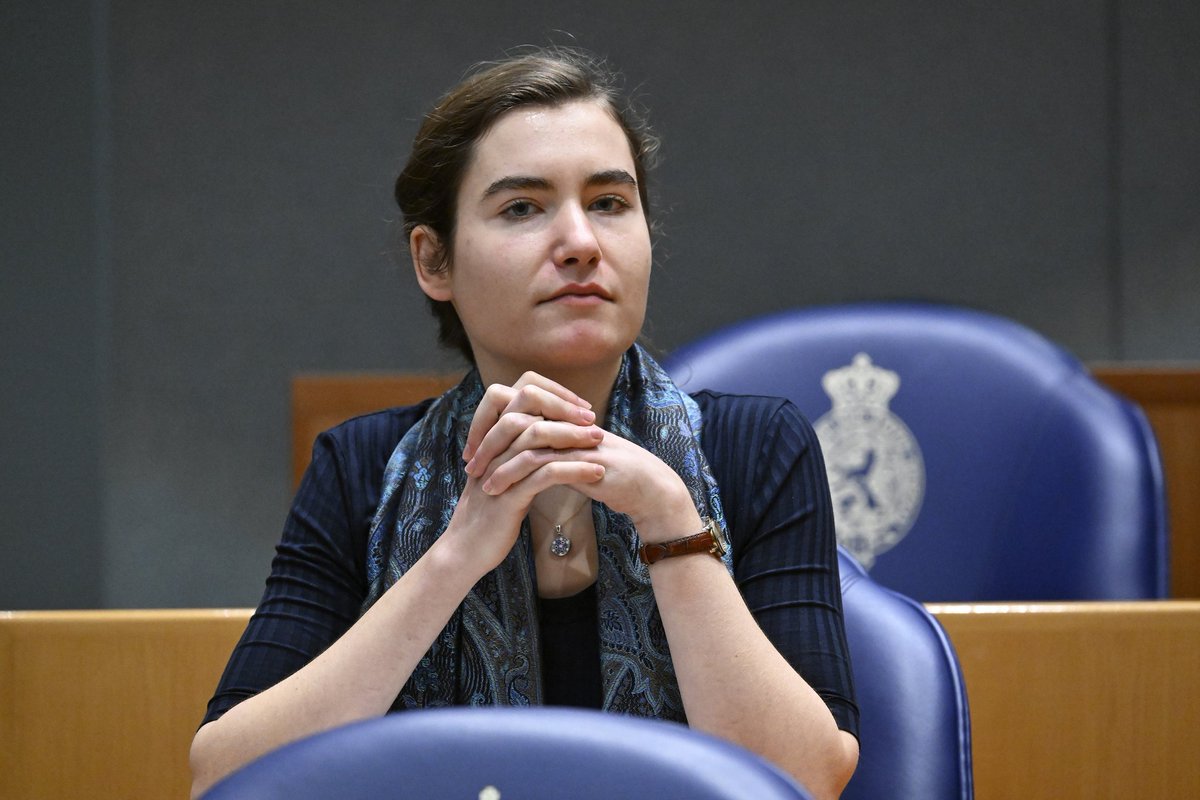 FVD blijft maar groeien dus media blijven aanvallen! 
De Telegraaf probeert Lidewij zwart te maken &amp; zelfs ‘uit te wissen’.

Doe een ❤️ &amp; RT als je Lidewij steunt!