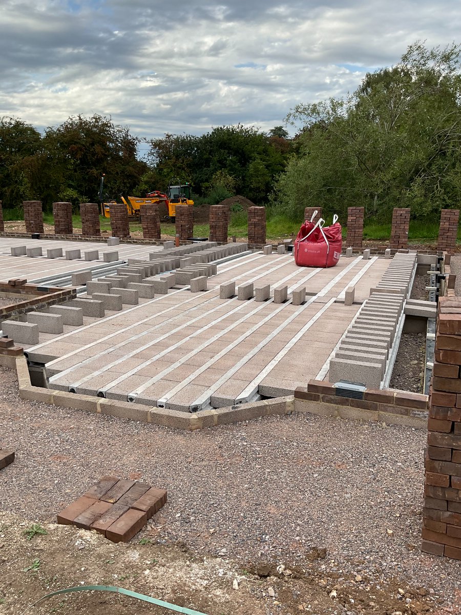 gorillaukltd08's tweet photo. Block and Beam Floor Installation.
Floor design and supply from -@sufixprecast - supplied through @ElliottBrothers .
#blockandbeam #blockandbeamfloor #blockandbeamfloorinstallation #blockwork #airbricks #newbuild #testvalley #chilbolton #stockbridge #builders #construction https://t.co/gJPy5Mmppg