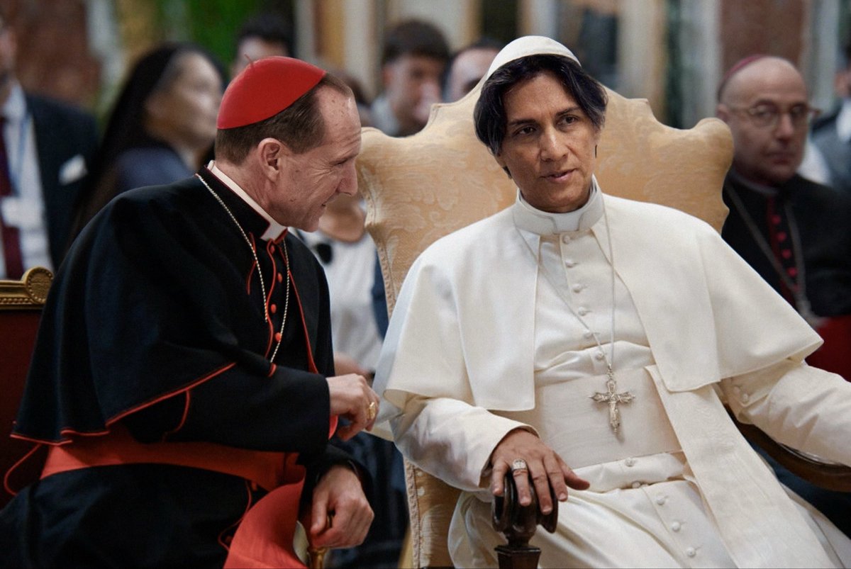 immouseee's tweet image. papa innocenzo xiv and his dean