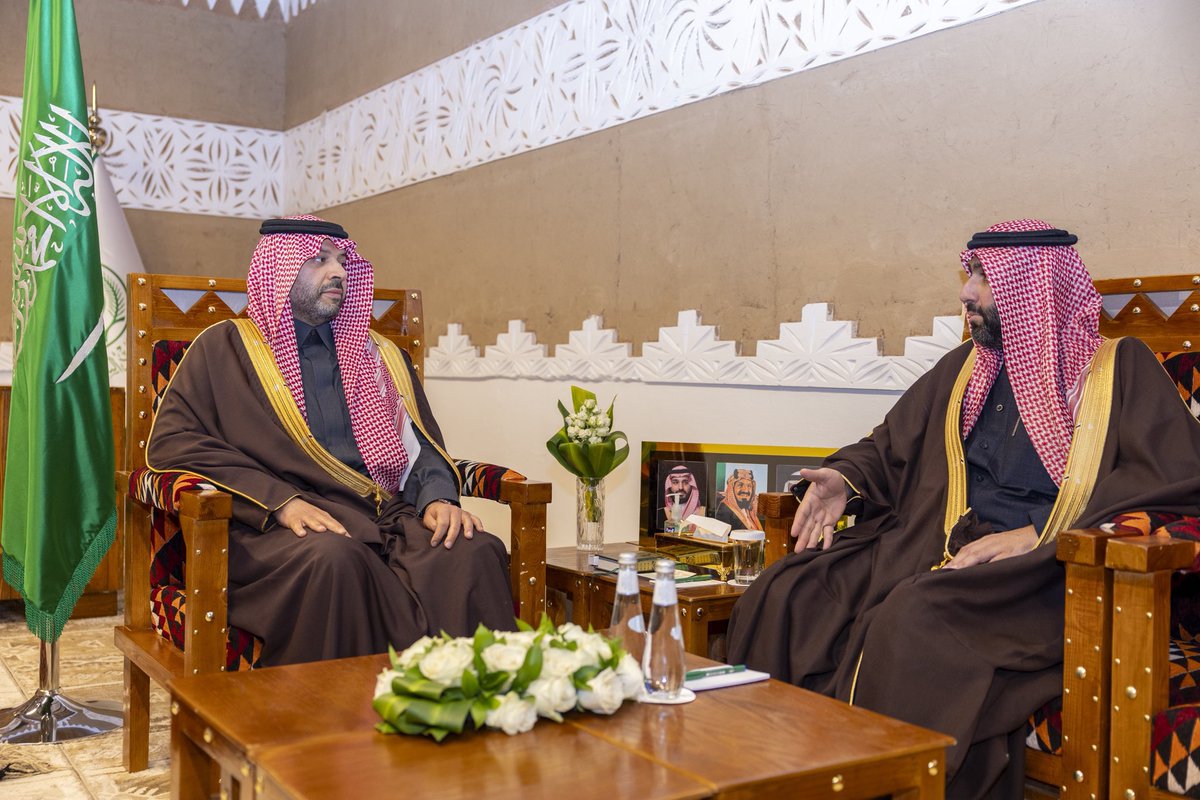 سمو #أمير_الحدود_الشمالية يستقبل الرئيس التنفيذي لنادي الصقور السعودي