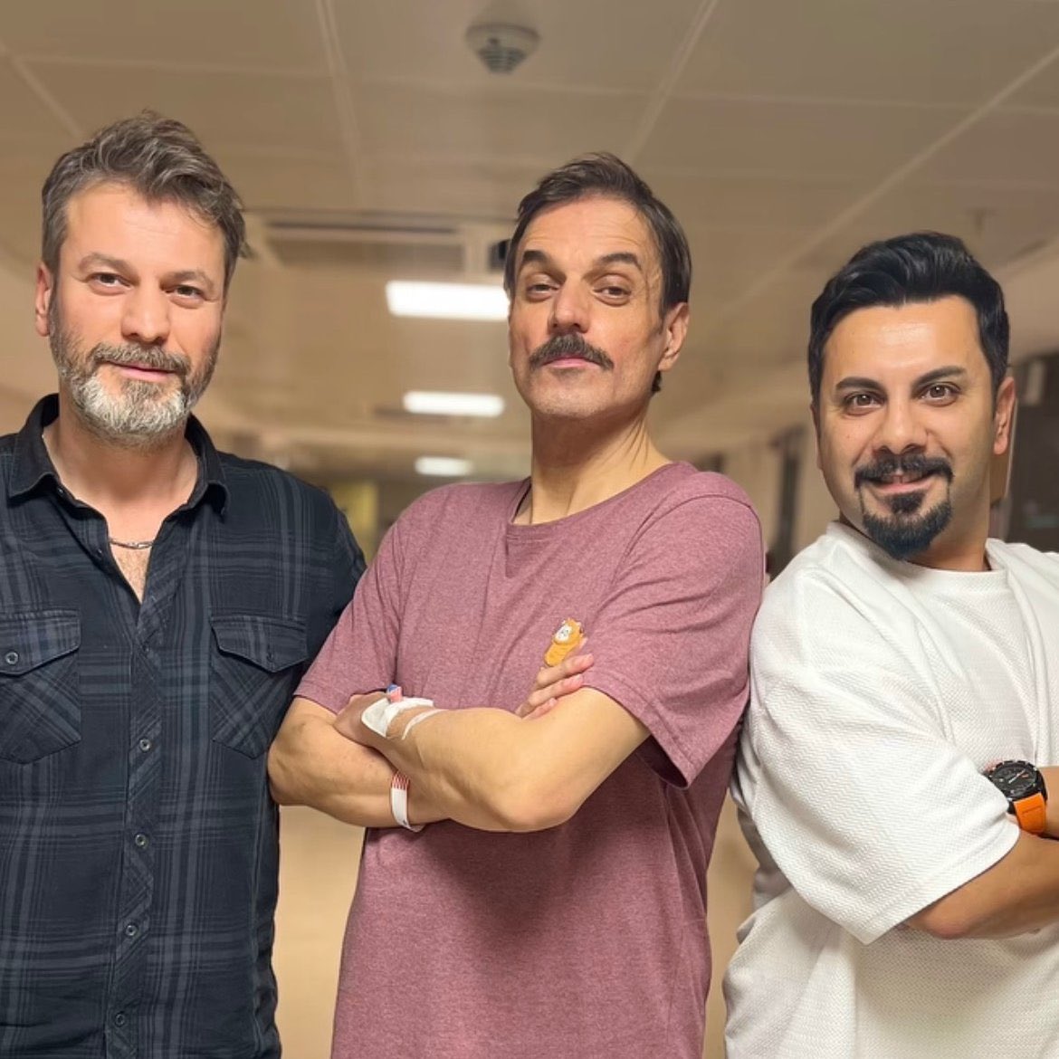 Ufuk Özkan, yarın karaciğer nakli ameliyatına gireceğini açıkladı:

"Hiçbir korkum yok; hazırım, sabırlıyım, umutluyum. Dualar benim muhafızım oldu, hepinize ne kadar teşekkür etsem azdır."