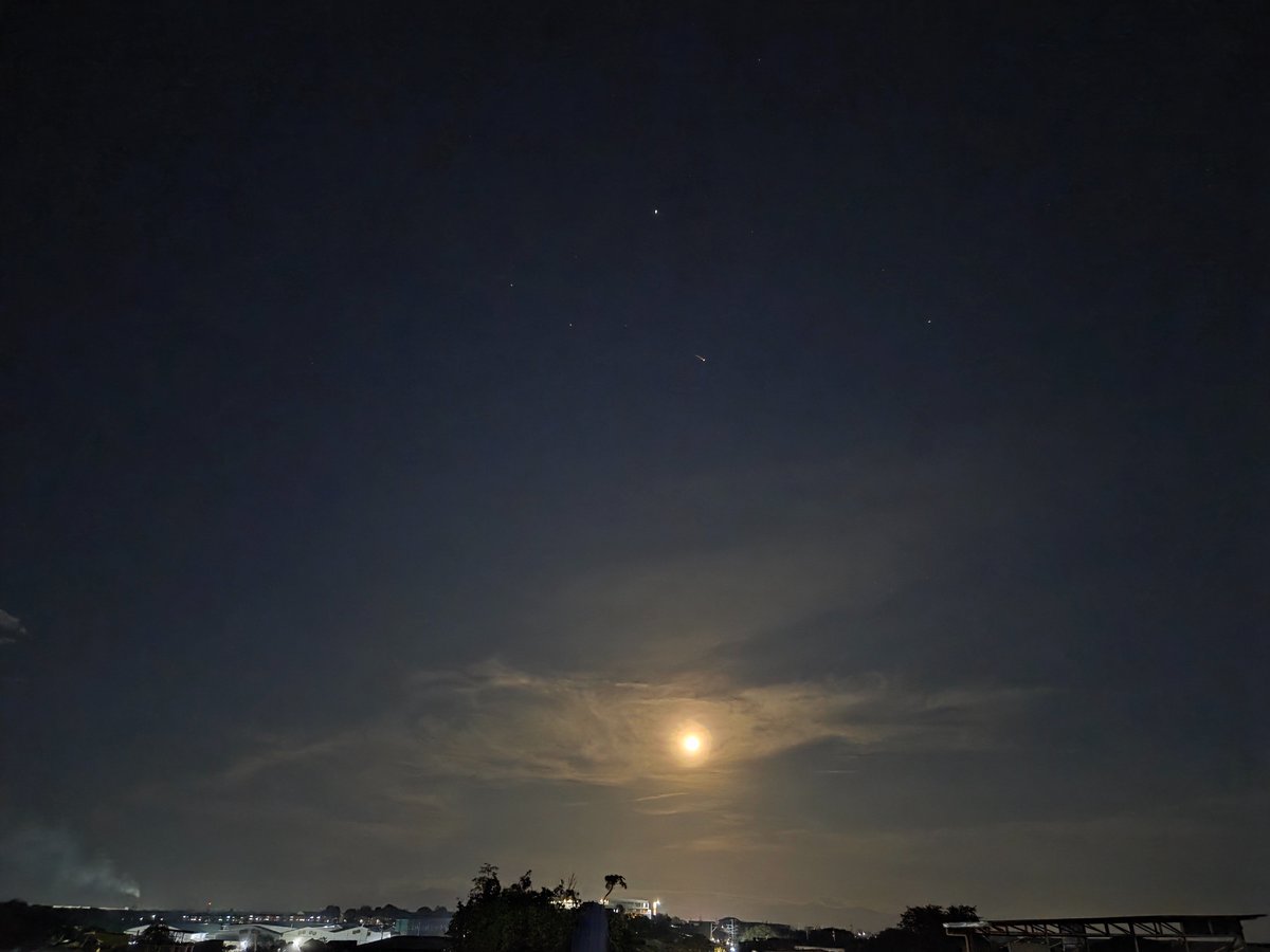 #caelum 20260202 1913 E
#snowMoon under Jupiter and his Twins, with 31/ATLAS cutting thru