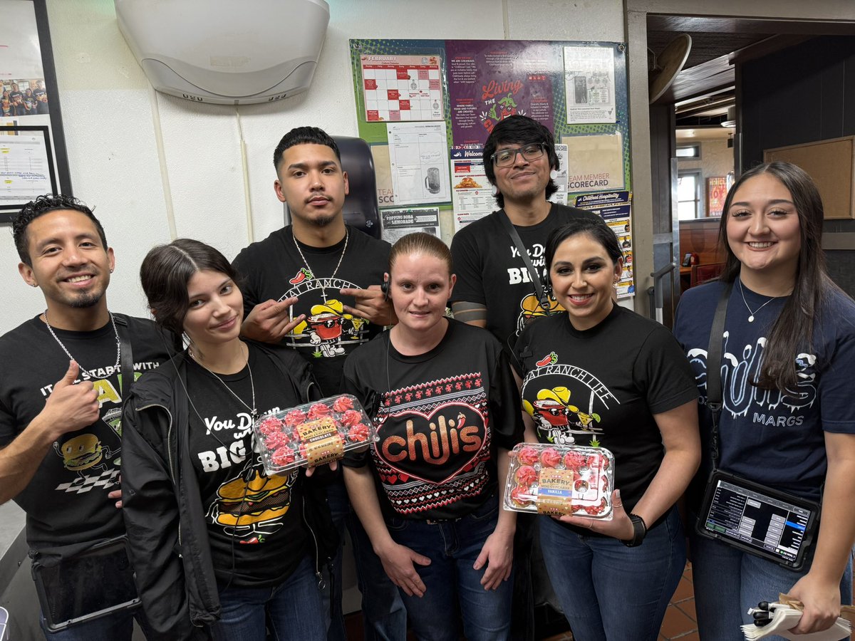 laura robles tweet media