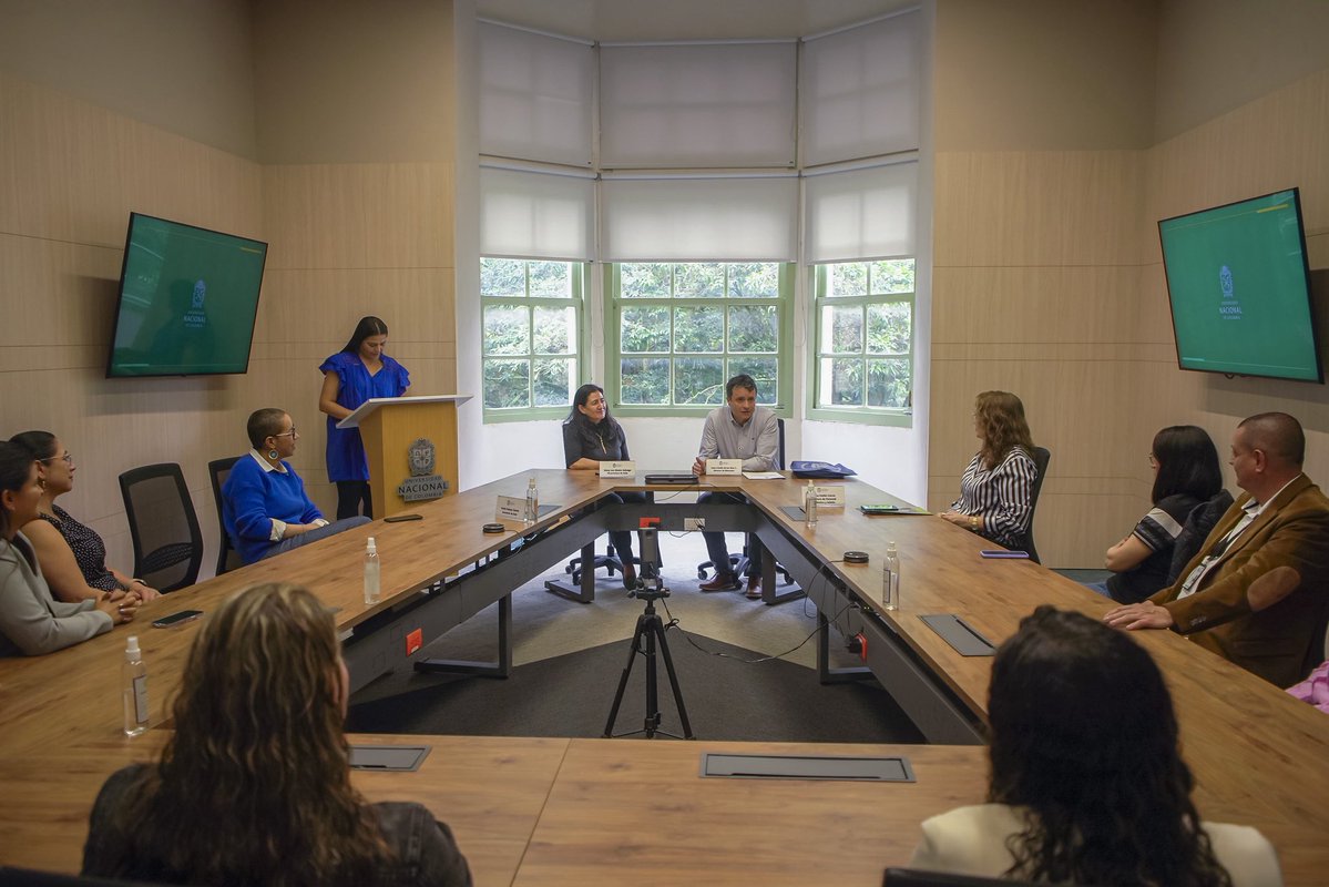 Este lunes 2 de febrero, en un acto protocolario liderado por la vicerrectora <a href="/MaryLuzAlzateZ1/">Mary Luz Alzate Zuluaga</a>, el profesor Juan Camilo De los Ríos Cardona asumió la Dirección de Bienestar Universitario en la #UNALMedellín 🧵⤵️