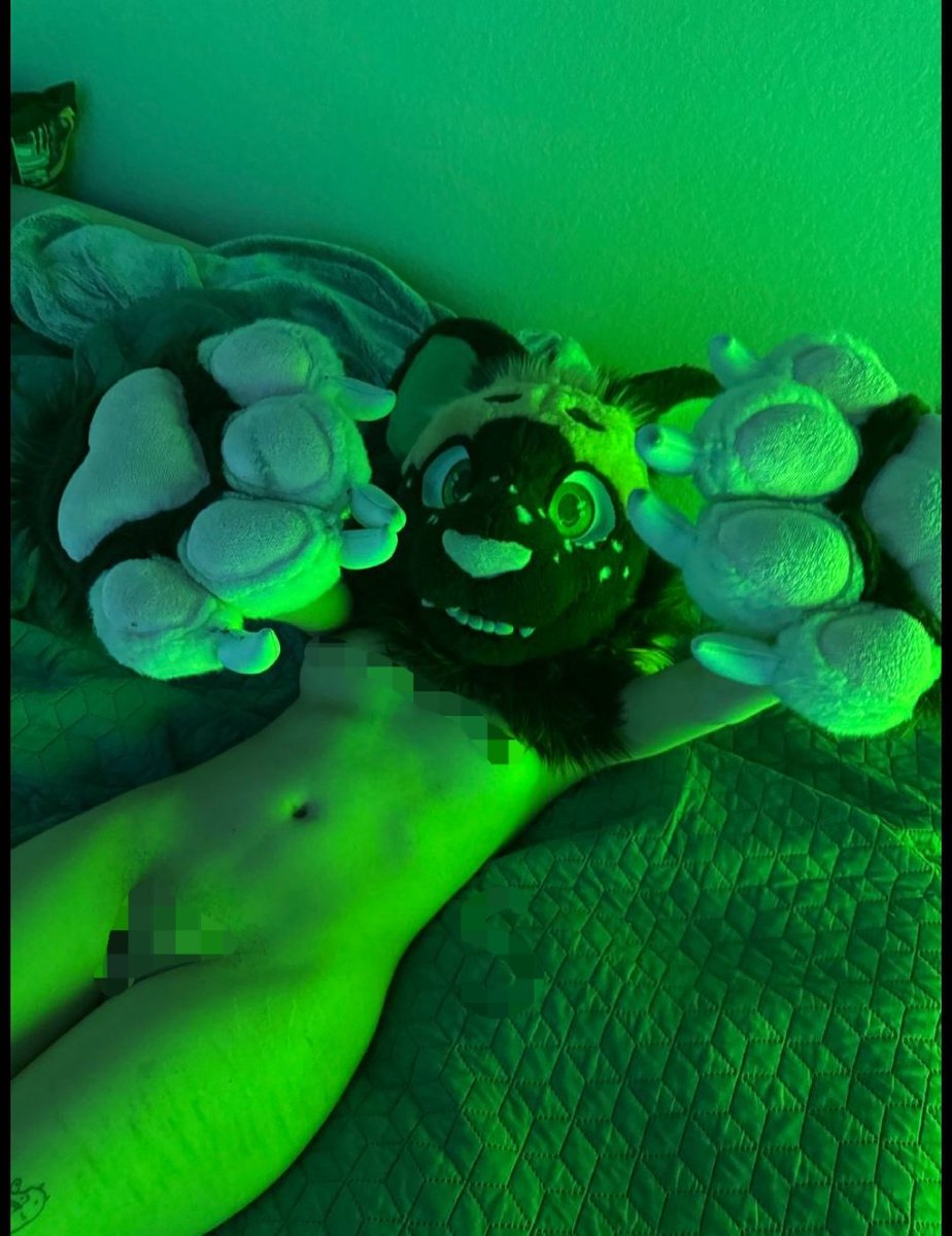 queenofsends tweet media