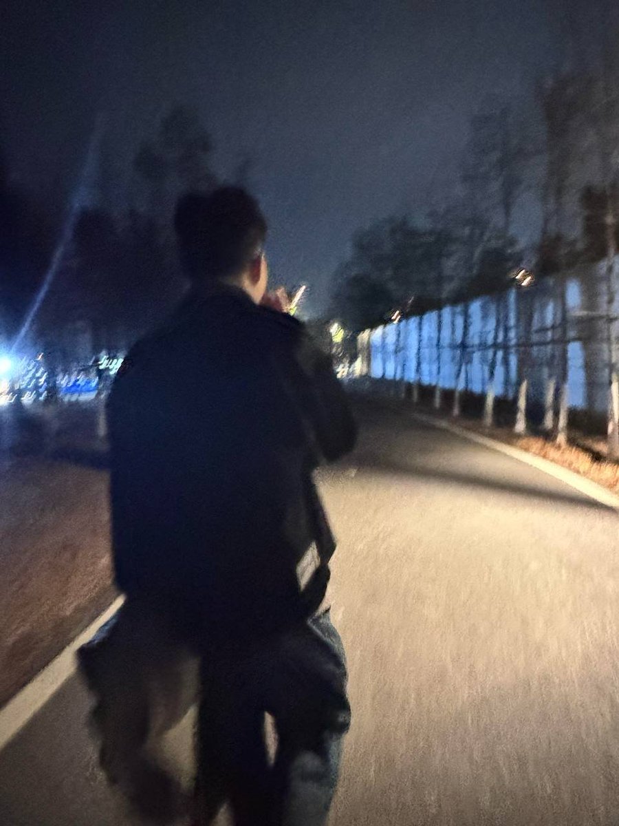 lam3846's tweet photo. 刚见面，还是有点害羞 https://t.co/RtjGWuIr5N