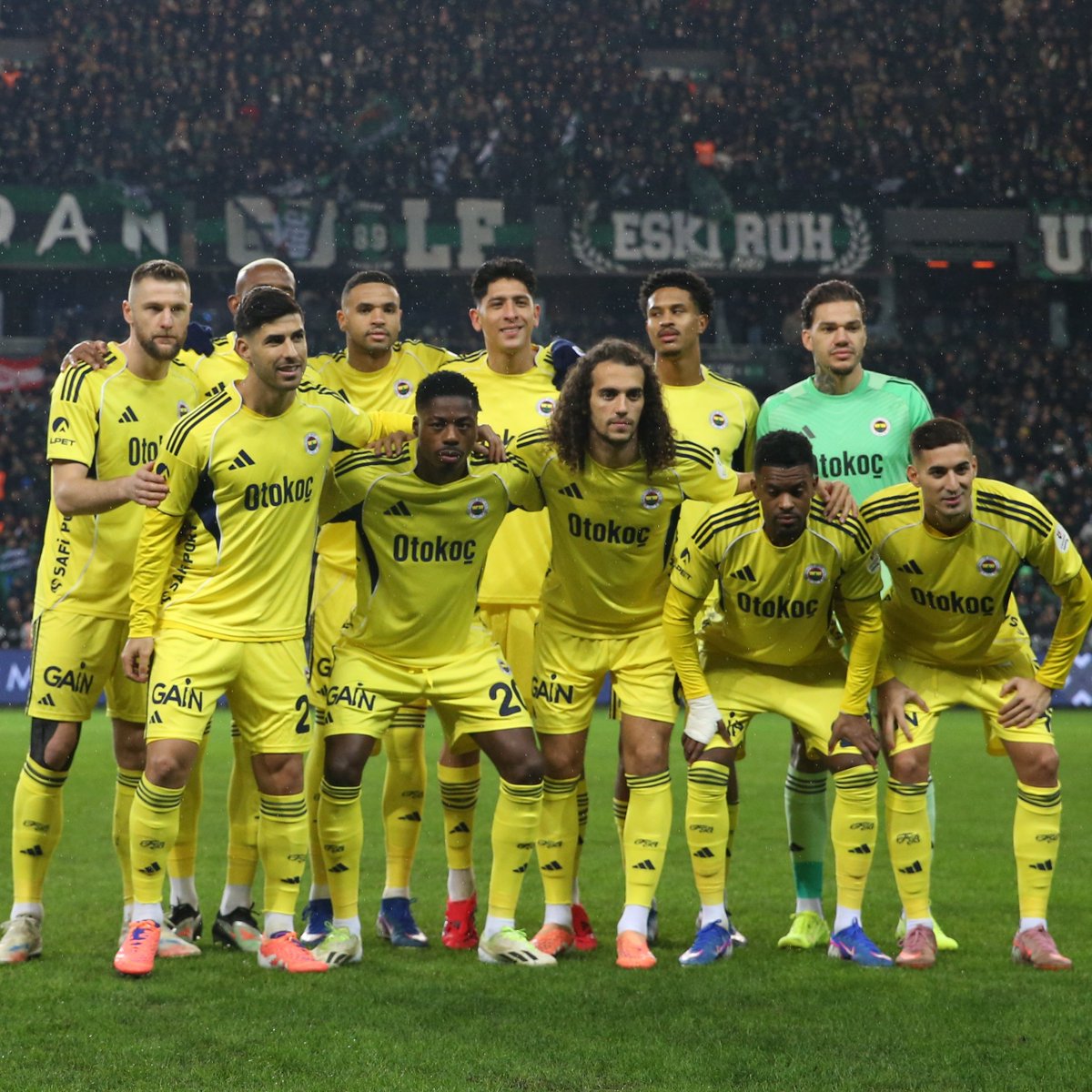 Fenerbahçe, 20 yıl sonra ilk kez Süper Lig'de ilk 20 haftayı namağlup bitirdi.