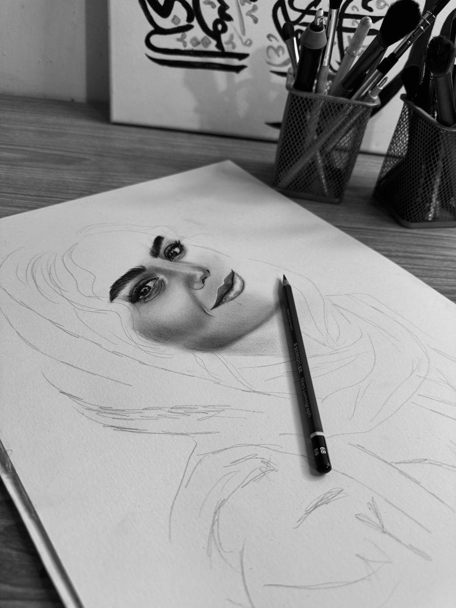 #رسمي 🧑🏼‍🎨
فحم ورصاص 👇🏻
