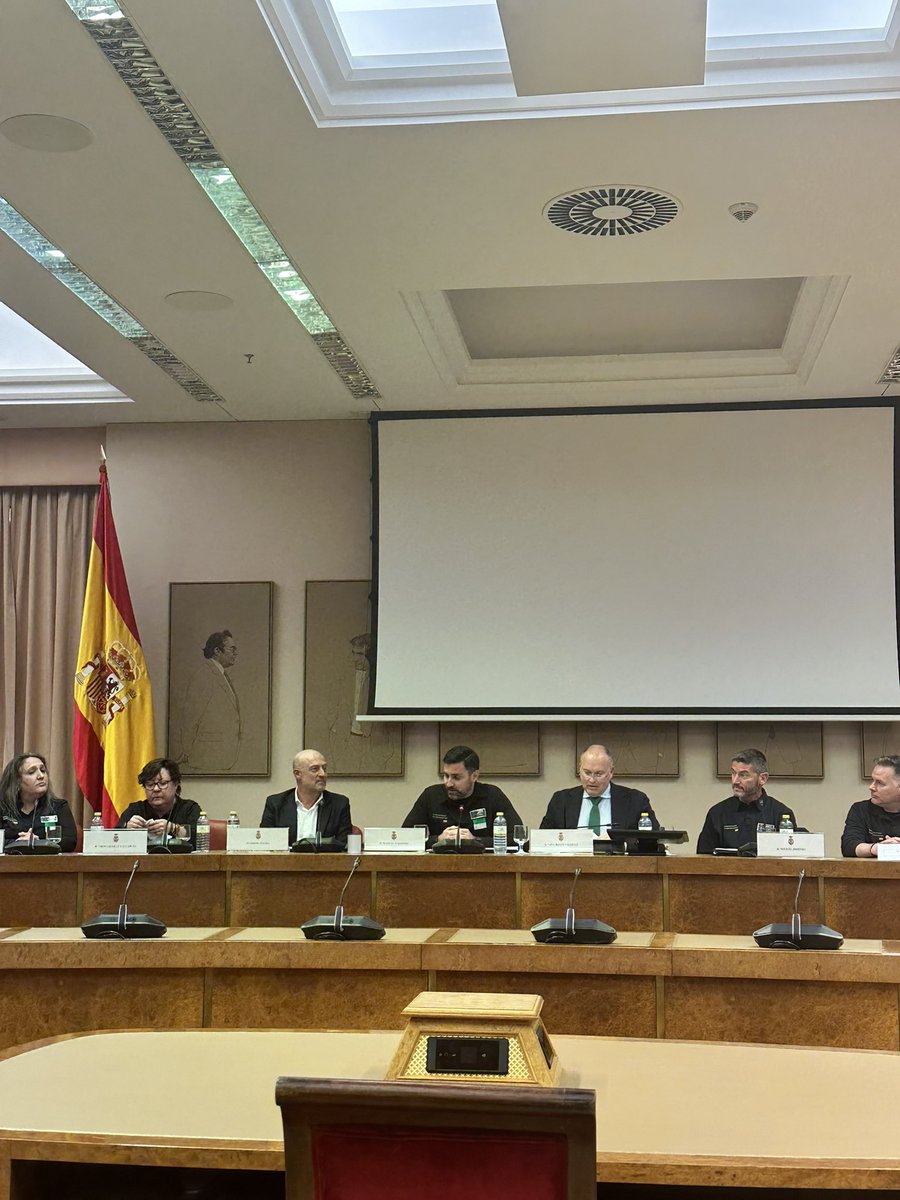 Jornadas de <a href="/tu_abandono/">TAMPM - Tu abandono me puede MATAR</a> en el Congreso de los Diputados. Exigimos que el Gobierno permita la aprobación de la proposición de ley del PP para que los trabajadores penitenciarios sean considerados agentes de la autoridad, es vergonzoso que el haya pedido ya la prórroga 41 veces,