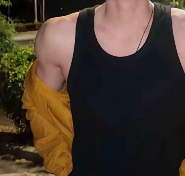 litlitzzy's tweet image. si발.......