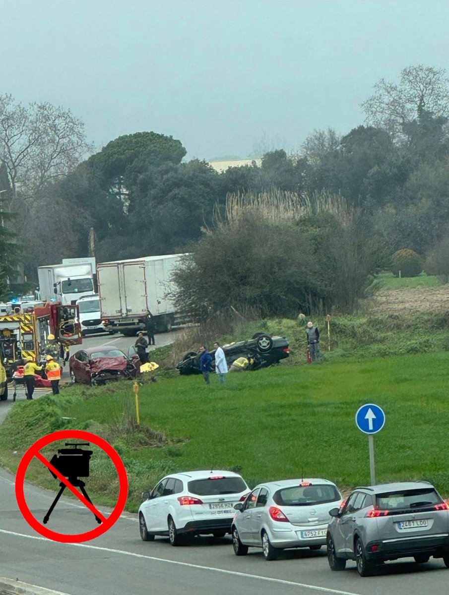 antiradarcatala's tweet photo. Desenllaç fatal en l'accident d'aquesta tarda a Santa Maria de Palautordera al Camí vell de Sant Celoni, amb una víctima mortal i un ferit crític en una topada frontal després d'un avançament temerari. Condol i ànims a família i amics. https://t.co/7mnr1on8bS