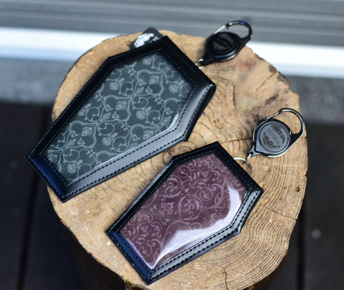 いよいよ今週末はロマアラですね✨

zerone-ゼローネ-はD列1,2,3でお待ちしております🦇❤️

本革で出来たヴァンパイアモチーフの革製品沢山ございますので、是非覗いて見てください✨

 #ロマアラ