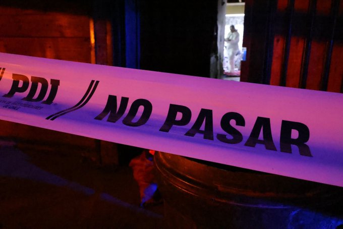 🚨Ahora🚨
#Detectives de la Brigada de Homicidios #Iquique concurren hasta un domicilio de Alto Hospicio, para efectuar el respectivo trabajo de campo, por el hallazgo del cuerpo de un hombre al interior de su domicilio. Procedimiento en desarrollo.