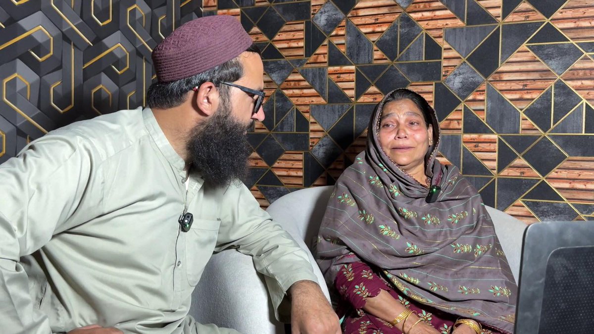 ان شاءاللہ تعالی 6 فروری صبح سویرے ڈھاکہ کے حضرت شاہ جلال انٹرنیشنل ائیرپورٹ پر اتریں گے۔
پاکستانی وقت کے مطابق 5 فروری رات 12 بجے کی فلائٹ ہے۔
اس کاروان میں ہم 9 لوگ ہونگے۔
ہماری ٹیم دو افراد پر مشتمل ہوگی اور چھ خواتین ہیں۔ ایک خاتون جنکی بینائی کا مسئلہ ہے انکا بیٹا ساتھ ہوگا۔