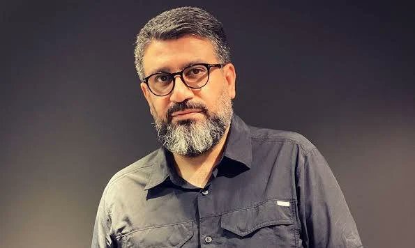 بعنوان یک ایرانی دوست ندارم تا روزی که زنده ام رضا رشیدپور به صدا و سیما برگردد .

اگر هم نظر منی فیو کن !