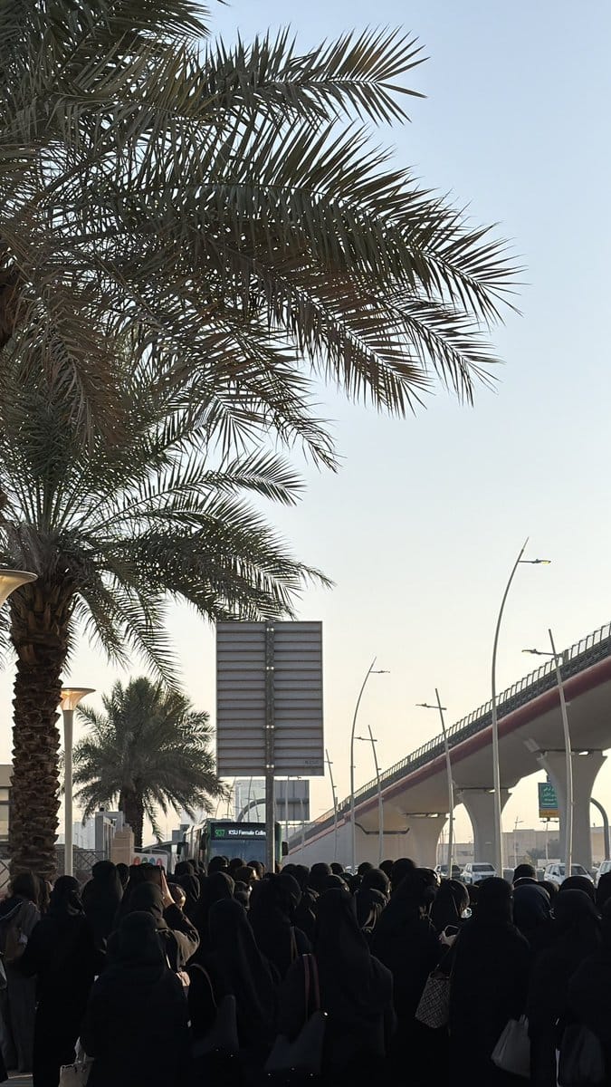 #المراه_السعوديه
"أفخم صورة" شاهدته هذا اليوم، على منصة X وذكرتني بالمقولة العظيمة:
👇
أن كل شيء إذا كثر رخص..
إلا العفاف والستر والحشمة، فإنها كلما زاد زادت قيمتها.!
يا رب..🤲 لك الحمد على نعمة الستر والحشمة وعلى نعمة الأمن والأمان.
#الحجاب #السعوديه