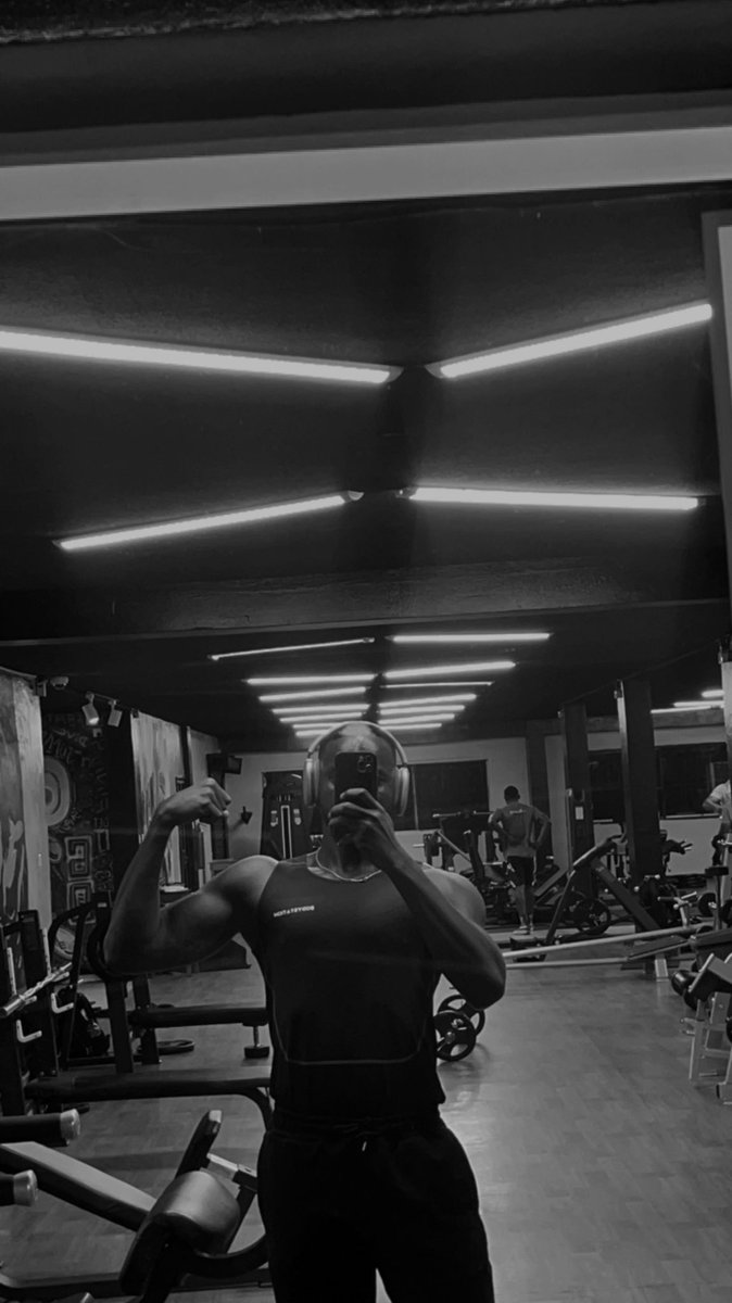 nas_grey's tweet photo. Showed up: gym 3 times a week, ran once a week. https://t.co/evMYxYVuei