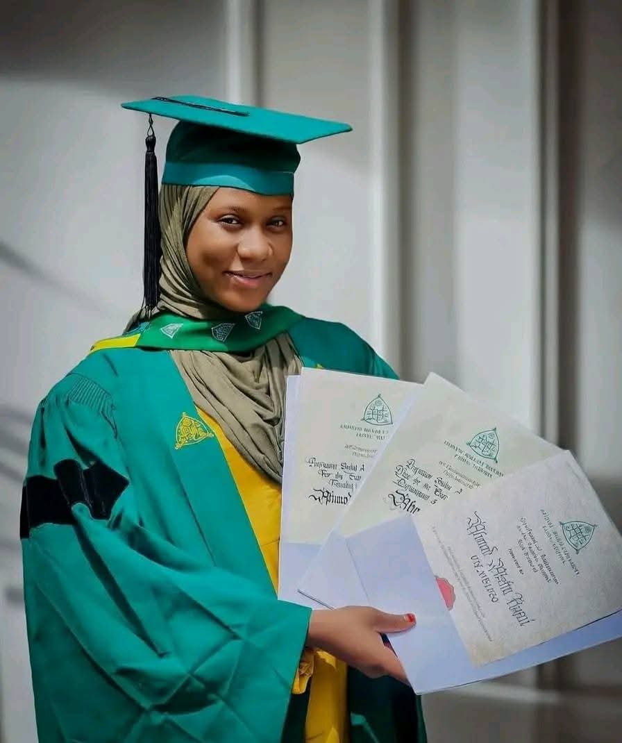 THREE BEST GRADUATING STUDENTS – ABU ZARIA 2026 CONVOCATION 🎓

1️⃣ Ayodele Joseph Babalola
 Overall Best Graduating Student
 Faculty of Physical Sciences – Department of Computer Science
 CGPA: 4.92

2️⃣ Fatima Umar Lapai
 Second Overall Best Graduating Student