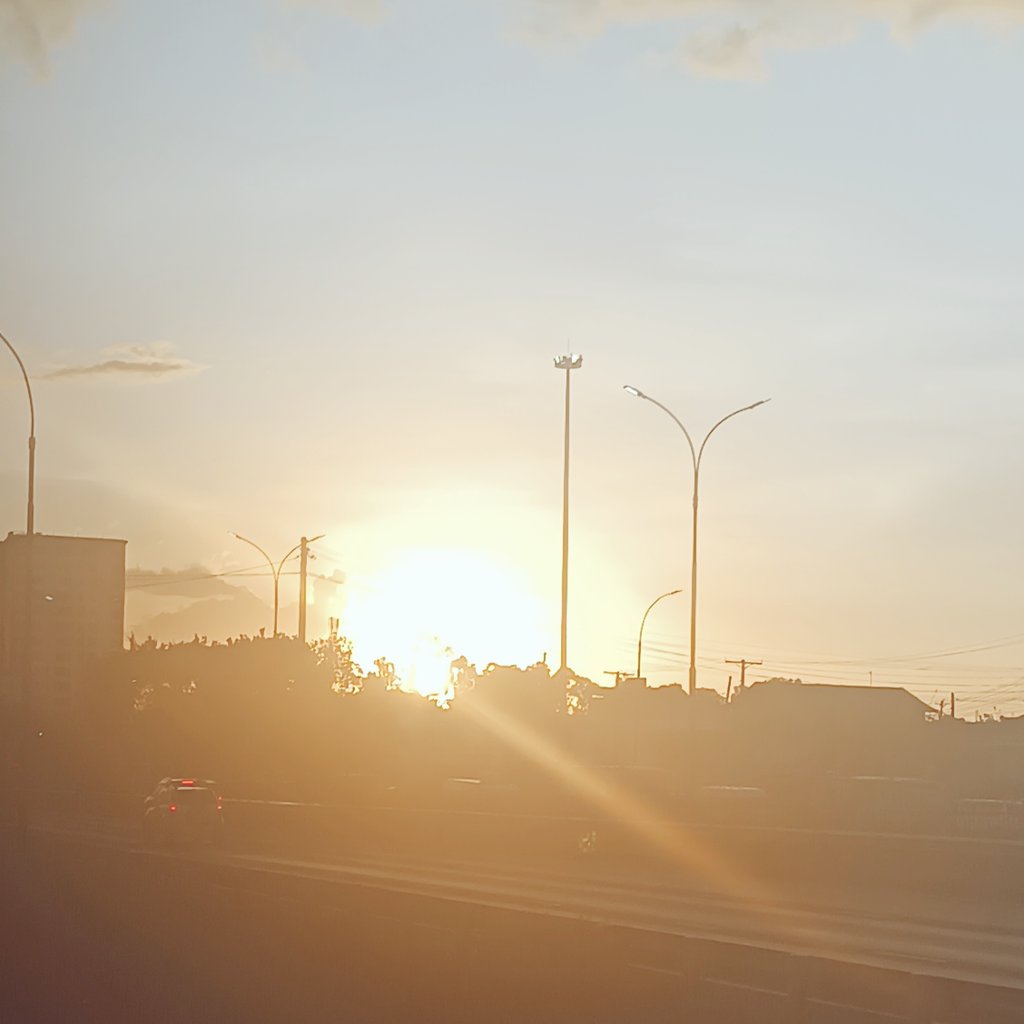 jkugazz's tweet photo. During travel I often take photos that capture my attention and it was a privilege to capture Radom photos of the sunsets along Thika highway 📸📸🇰🇪 https://t.co/PnLt9HWWWy
