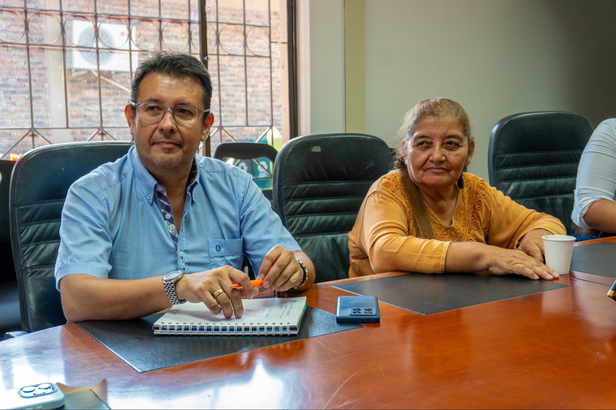 Nos reunimos con Carlos Peña, presidente de ASOVICARAC, para revalidar una alianza estratégica que por años ha permitido formar a comunidades campesinas. Seguimos sumando esfuerzos para fortalecer procesos en enfermería, cocina, ofimática, producción de alimentos y más. 🌱🤝