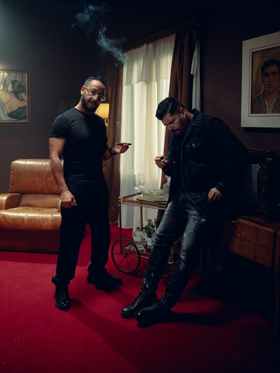 Lacrim_Officiel's tweet photo. Interview w/ @SalvioEspo pour Esse Magazine

𝐂𝐈𝐏𝐑𝐈𝐀𝐍𝐈, disponible ce vendredi 🇮🇹
Précommande ouverte, lien en bio 💿🔗

https://t.co/LOV3UWPBis https://t.co/ud3DdhCpDl