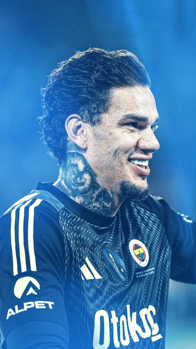 EDERSON! 
Gerçekten en iyisi o.