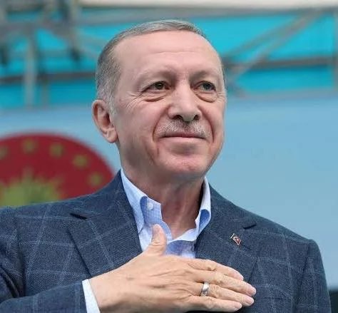 nazofcanad6e's tweet photo. Türkiye’den tek  başına yurtdışına bir anda çekip gidip yeni bir hayat kurmaya çalışan her kadının arkasında tek bir erkek vardır ! https://t.co/J1jUwXxToG